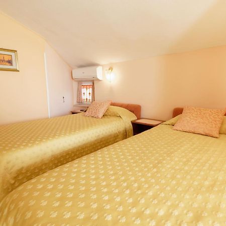 Holiday Home Nevena By Rent Istria Buje Phòng bức ảnh