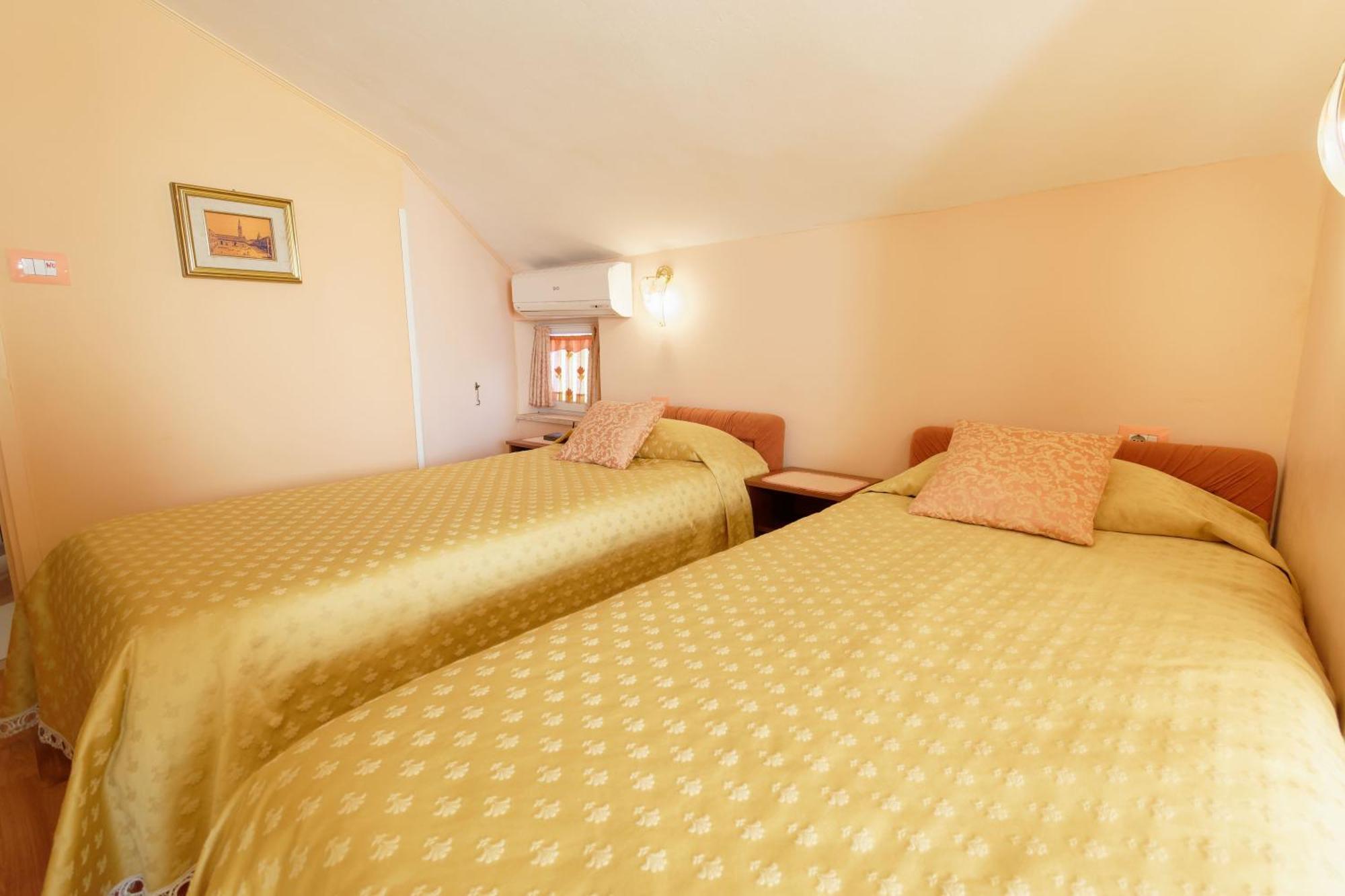 Holiday Home Nevena By Rent Istria Buje Phòng bức ảnh